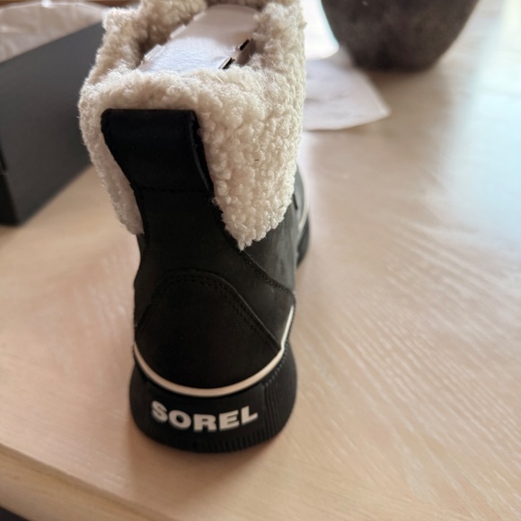 Sorel winter boots out n about - Picture 3 of 4